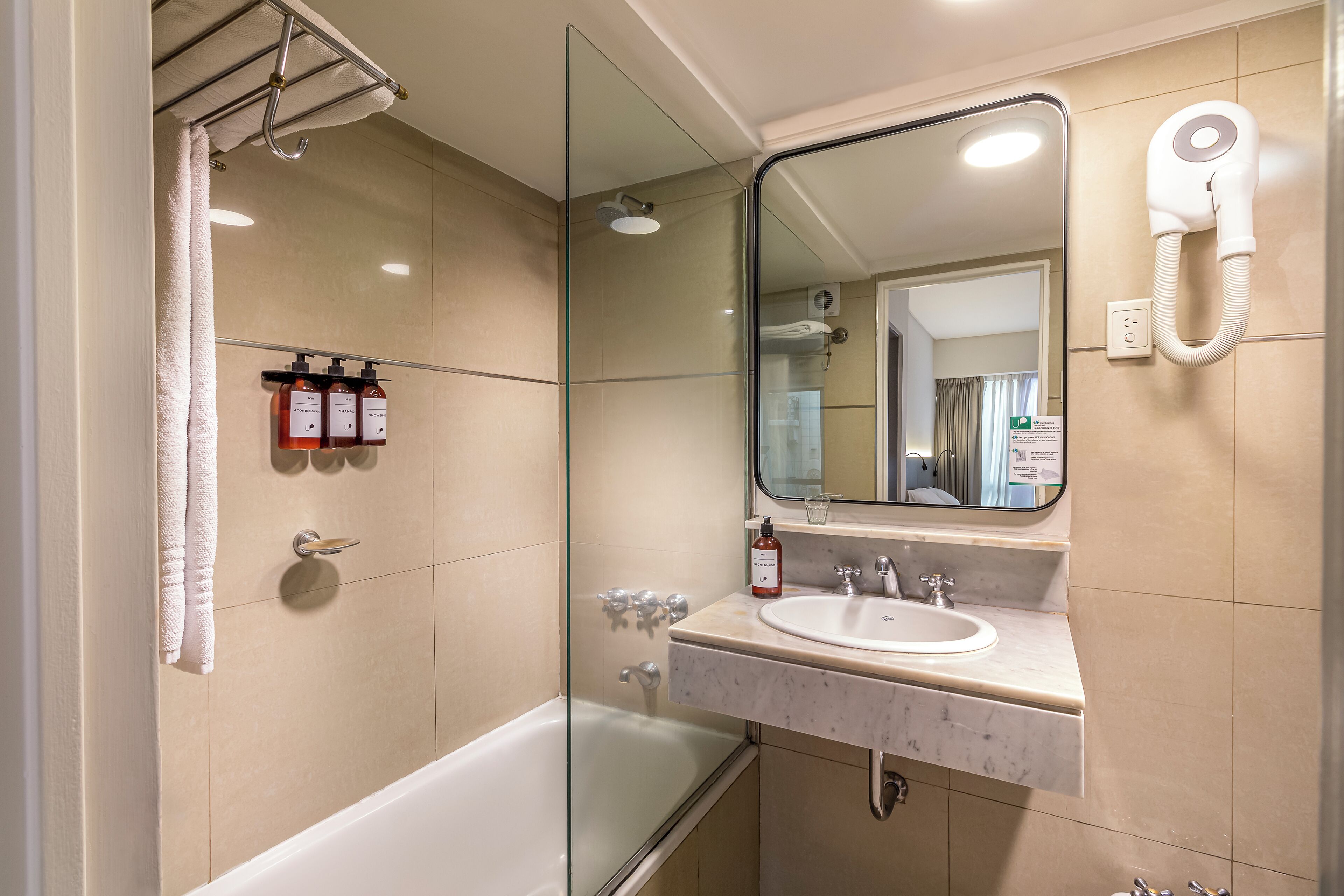 combined shower/bathtub, jetted bath, free toiletries, hair dryer