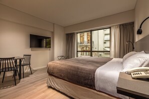 Minibar, in-room safe, blackout drapes, iron/ironing board - Up Viamonte Hotel (Buenos Aires)