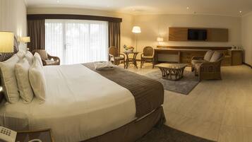 Suite | 1 slaapkamer, een minibar, een kluis op de kamer, een bureau