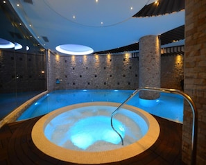 Indoor spa tub - Camino Real Hotel (Santa Cruz)