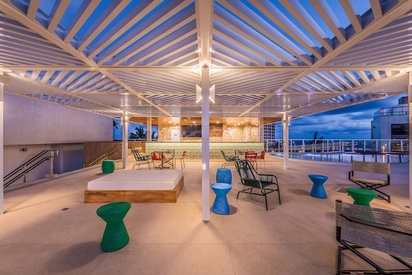 Poolside bar