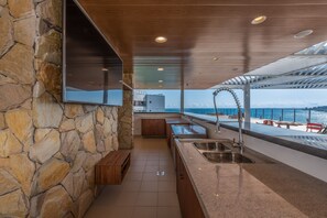 Poolside bar