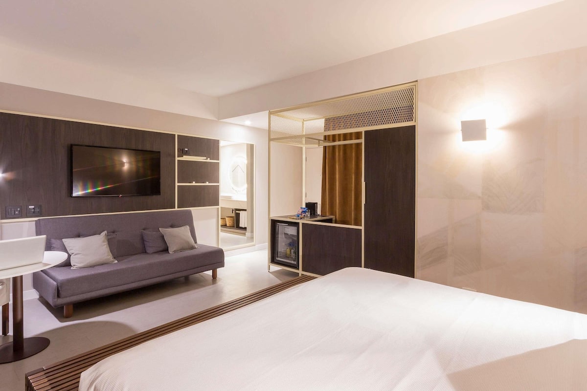 Minibar, in-room safe, desk, laptop workspace