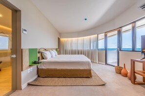 ห้องลักซ์ชัวรี่สวีท, เตียงคิงไซส์ 1 เตียง, วิวชายหาด | มินิบาร์, ตู้นิรภัยในห้องพัก, โต๊ะทำงาน, พื้นที่ทำงานแบบใช้แล็ปท็อป