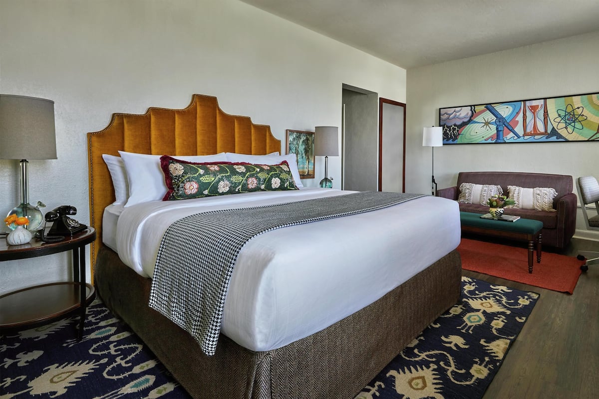 Deluxe Room, 1 King Bed | Egyptian cotton sheets, premium bedding, pillowtop beds, in-room safe