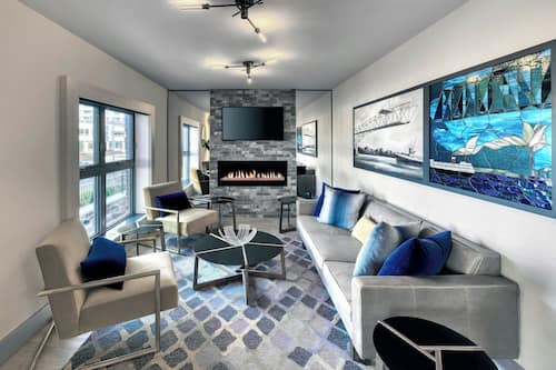 Lobby lounge