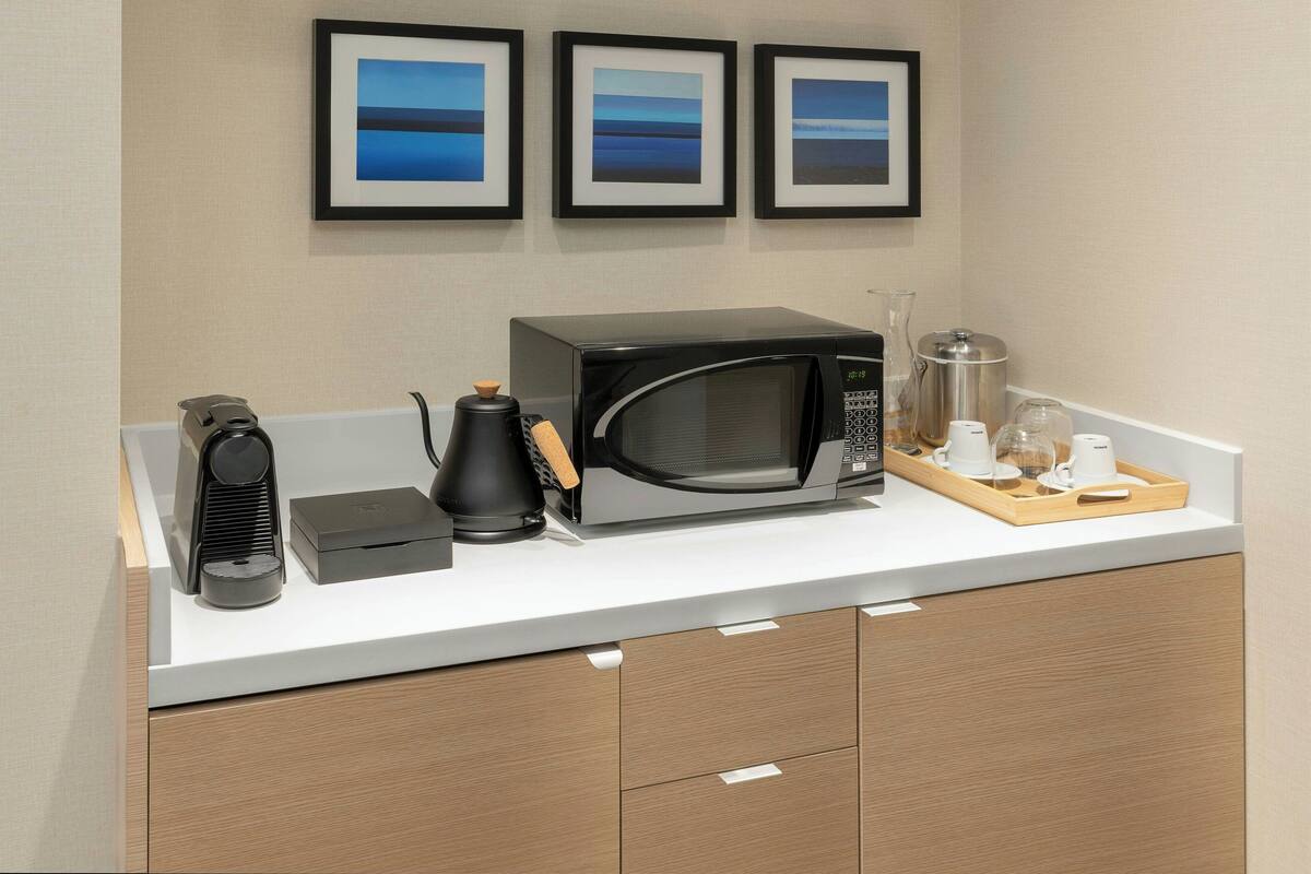 1 bedroom, premium bedding, pillow-top beds, in-room safe