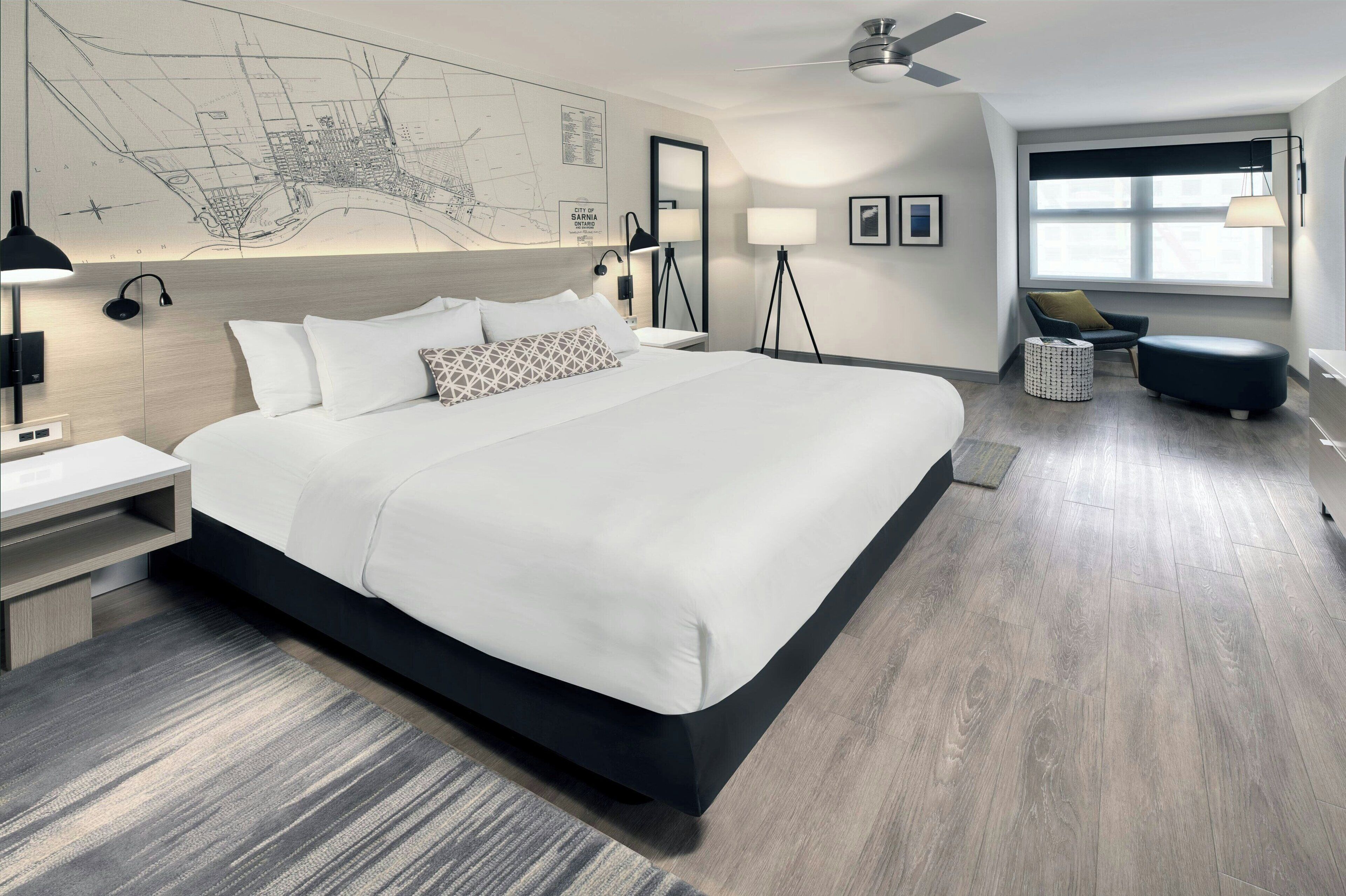 ジュニア スイート 1 ベッドルーム | 高級寝具、ピロートップベッド、セーフティボックス (室内)、デスク