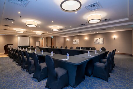 Sandman Signature Mississauga Hotel - Image 14