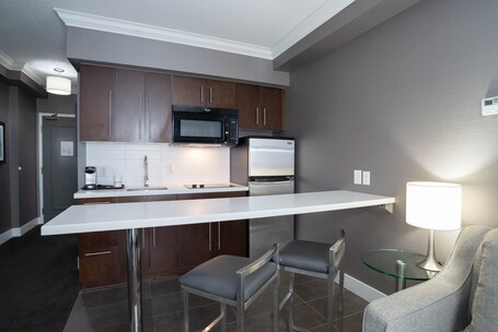 Sandman Signature Mississauga Hotel - Image 6