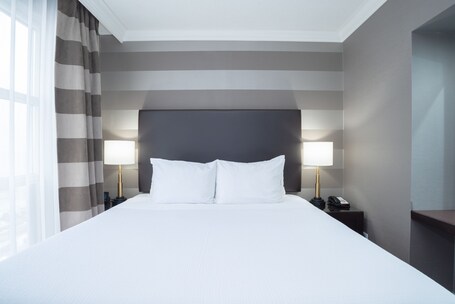 Sandman Signature Mississauga Hotel - Image 45