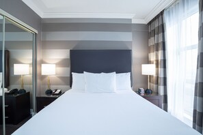 Standard Suite, 1 Queen Bed with Sofa bed, Kitchen