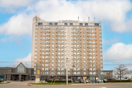 Sandman Signature Mississauga Hotel - Image 15