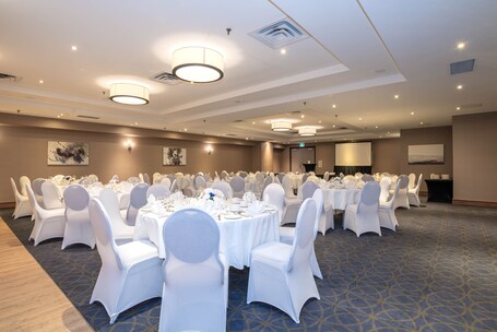 Sandman Signature Mississauga Hotel - Image 13