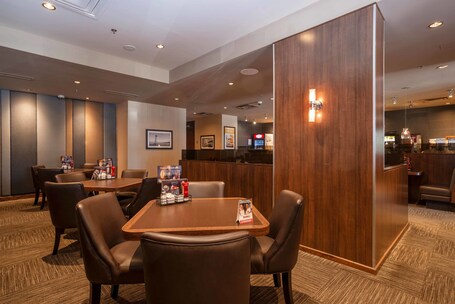 Sandman Signature Mississauga Hotel - Image 30
