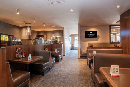Sandman Signature Mississauga Hotel - Image 37