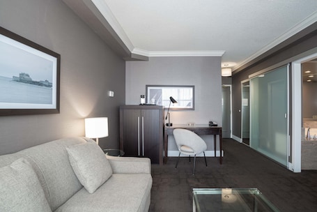 Sandman Signature Mississauga Hotel - Image 28