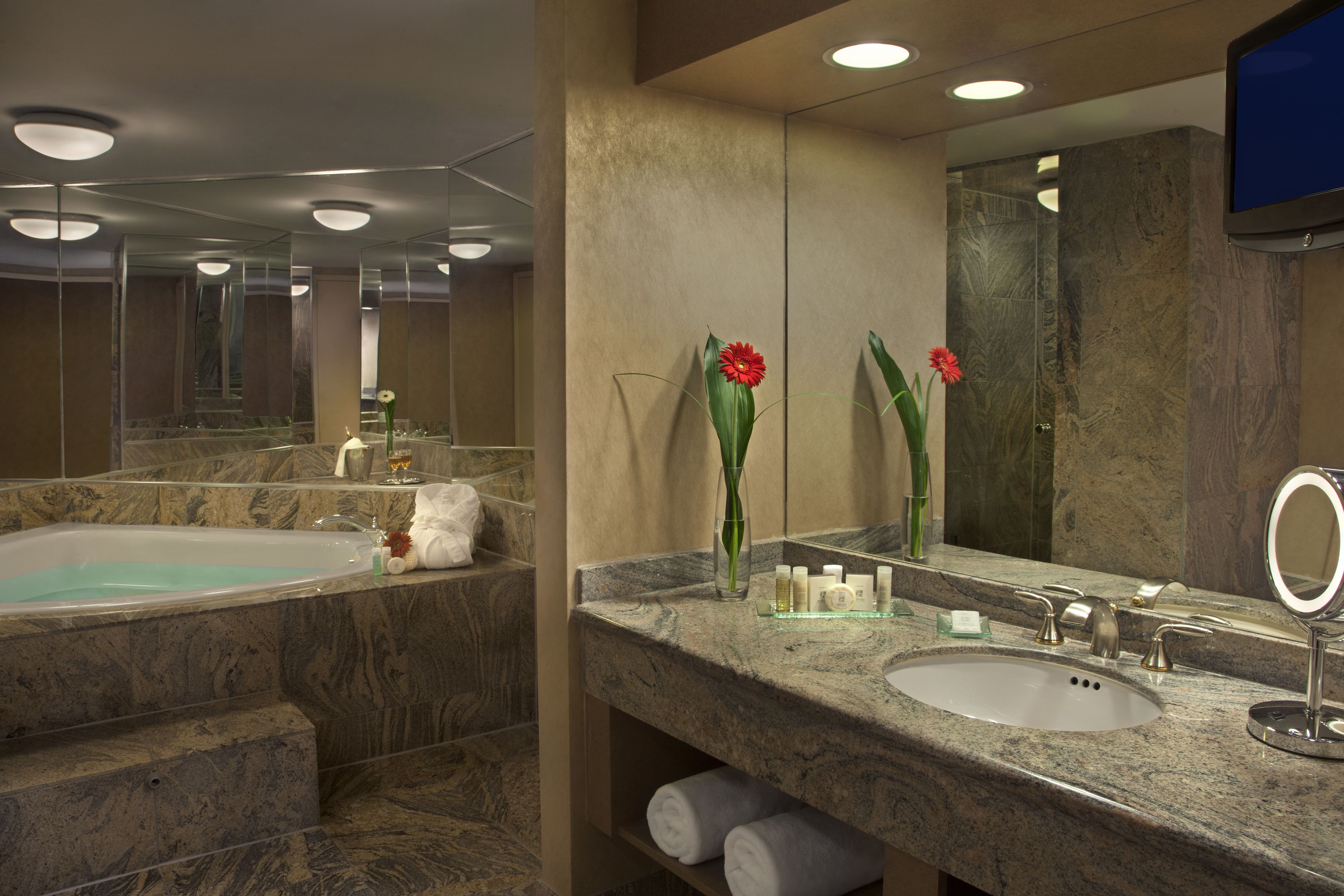 premium bedding, pillow-top beds, minibar, in-room safe