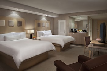 Premium bedding, minibar, in-room safe, desk at White Oaks Resort & Spa
