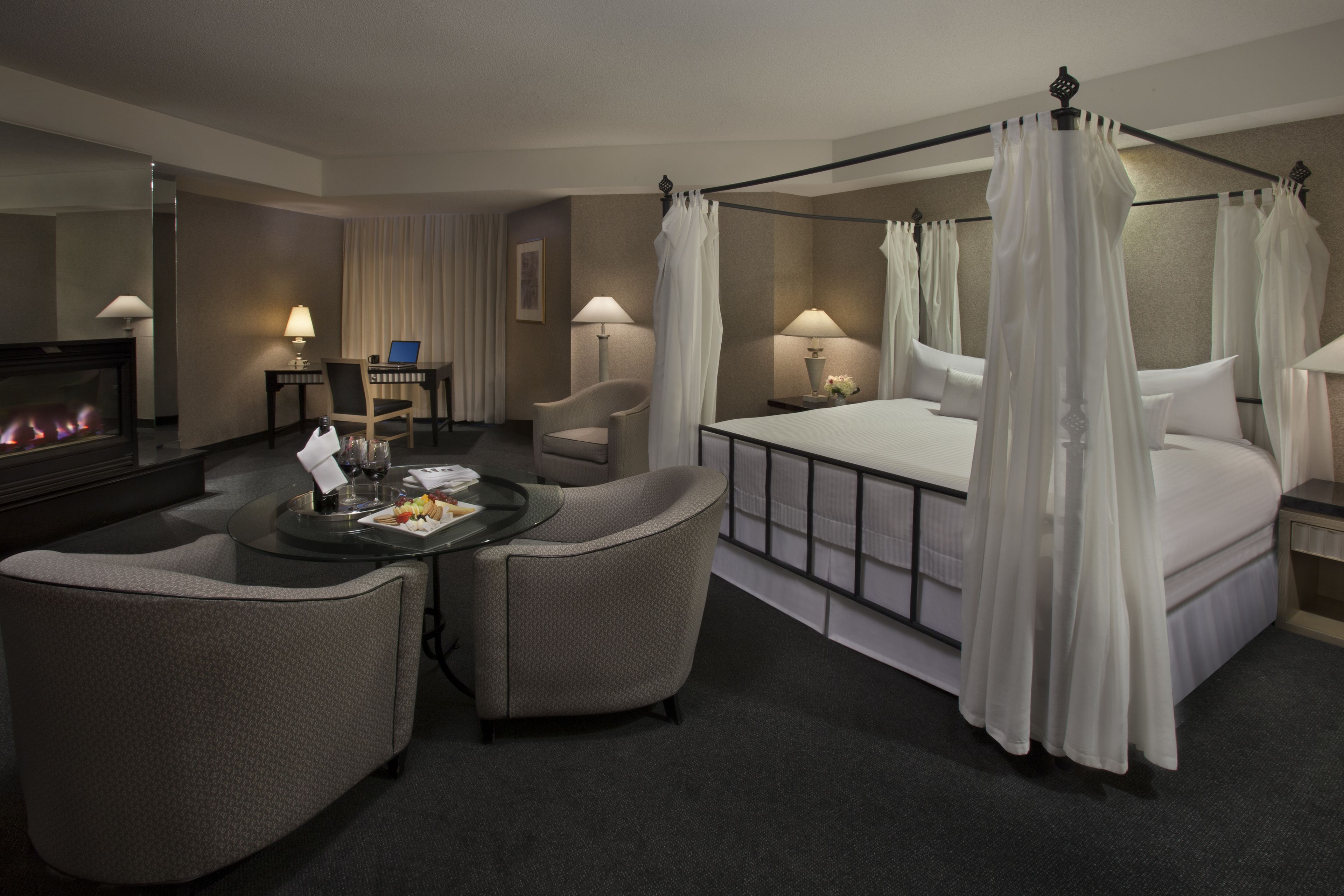 luxury executive suite, 1 king bed | premium bedding, pillow-top beds, minibar, in-room safe