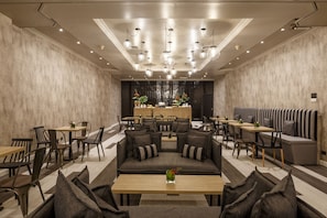 Café da manhã com buffet todos os dias (USD 8 por pessoa)
