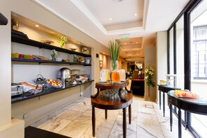Free daily buffet breakfast - Le Cinque Lusso Recoleta (Buenos Aires)