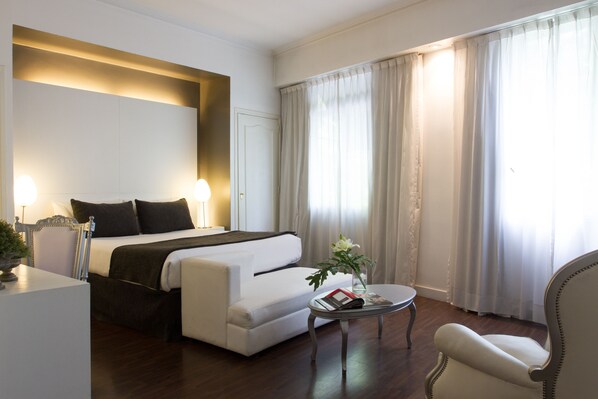 Premium bedding, down comforters, pillowtop beds, in-room safe - Le Cinque Lusso Recoleta (Buenos Aires)