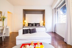 Superior Double Room, 1 Queen Bed | Premium bedding, down comforters, pillowtop beds, in-room safe - Le Cinque Lusso Recoleta (Buenos Aires)