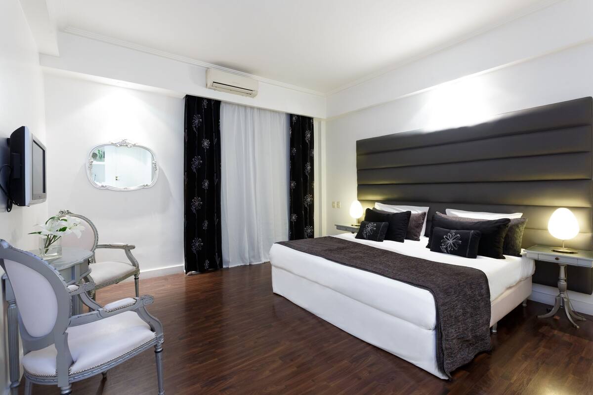 Premium bedding, down comforters, pillowtop beds, in-room safe