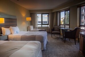 Suite, 2 Queen Beds, Non Smoking (Upgrade) | Minibar, in-room safe, desk, blackout drapes - Radisson Hotel Puerto Varas (Puerto Varas)