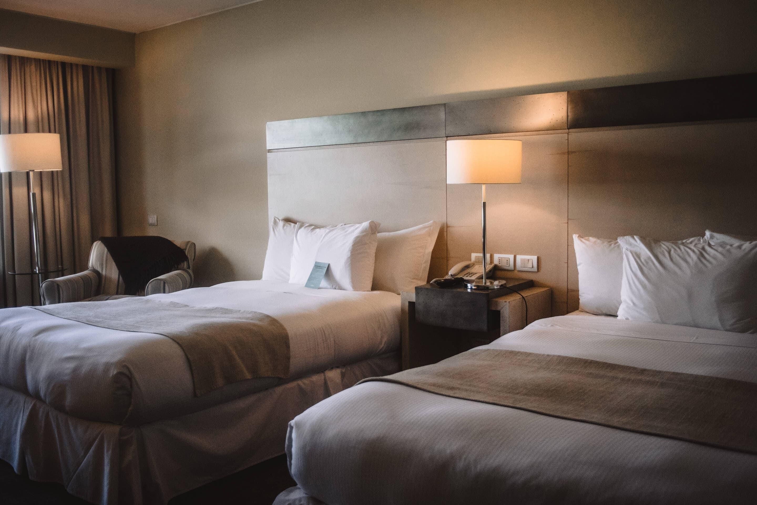 Twin Room, Non Smoking | Minibar, in-room safe, desk, blackout drapes