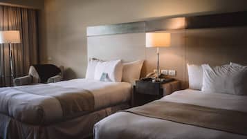 Twin Room, Non Smoking | Minibar, in-room safe, desk, blackout drapes