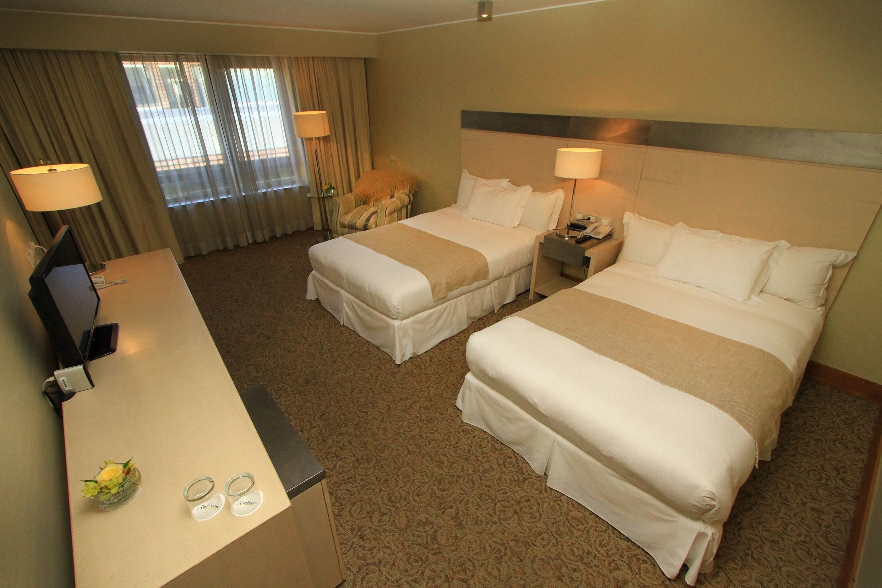 twin room, non smoking | 1 bedroom, minibar, in-room safe, desk