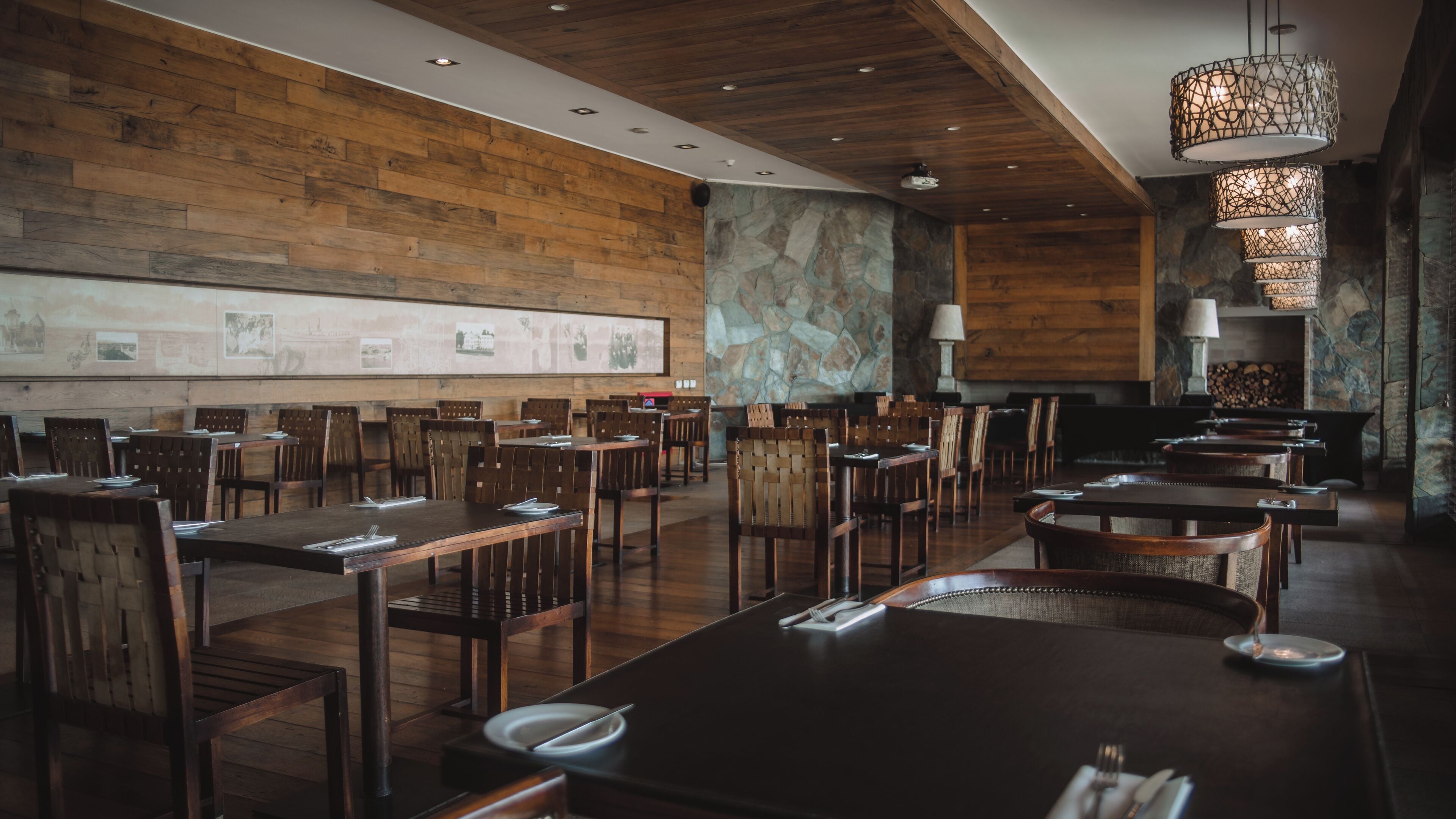 Breakfast, lunch and dinner served