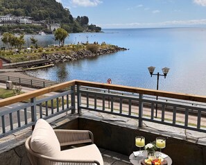 Suite, 1 King Bed, Non Smoking (Upgrade) | Minibar, in-room safe, desk, blackout drapes