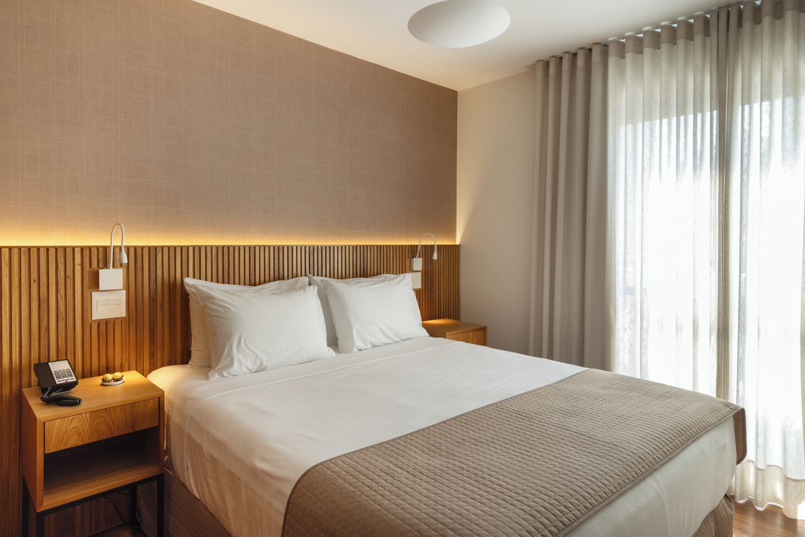 deluxe double room | 1 bedroom, minibar, in-room safe, desk