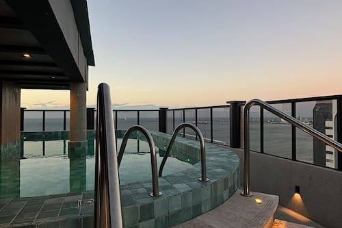 Indoor pool, sun loungers