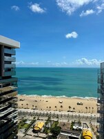 Beach nearby, white sand, beach towels, 10 beach bars