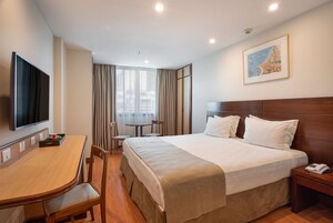 Luxo com Cama Casal | 迷你吧、客房內保險箱、書桌、筆電工作空間