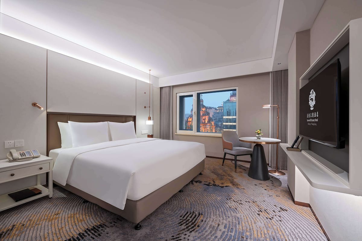 Premium bedding, down duvets, minibar, in-room safe