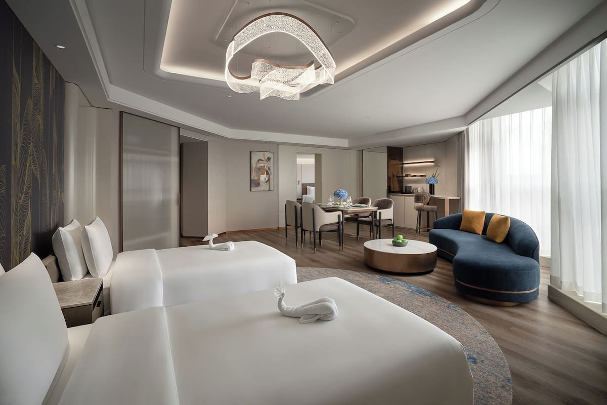Family Panorama Suite