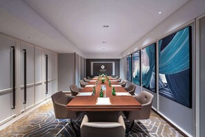 A conference room with a long table, chairs, and a large window with artwork. - Sunworld Dynasty Hotel Beijing Wangfujing (Beijing)