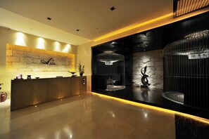 Sauna seca, banheira de hidromassagem, sauna a vapor