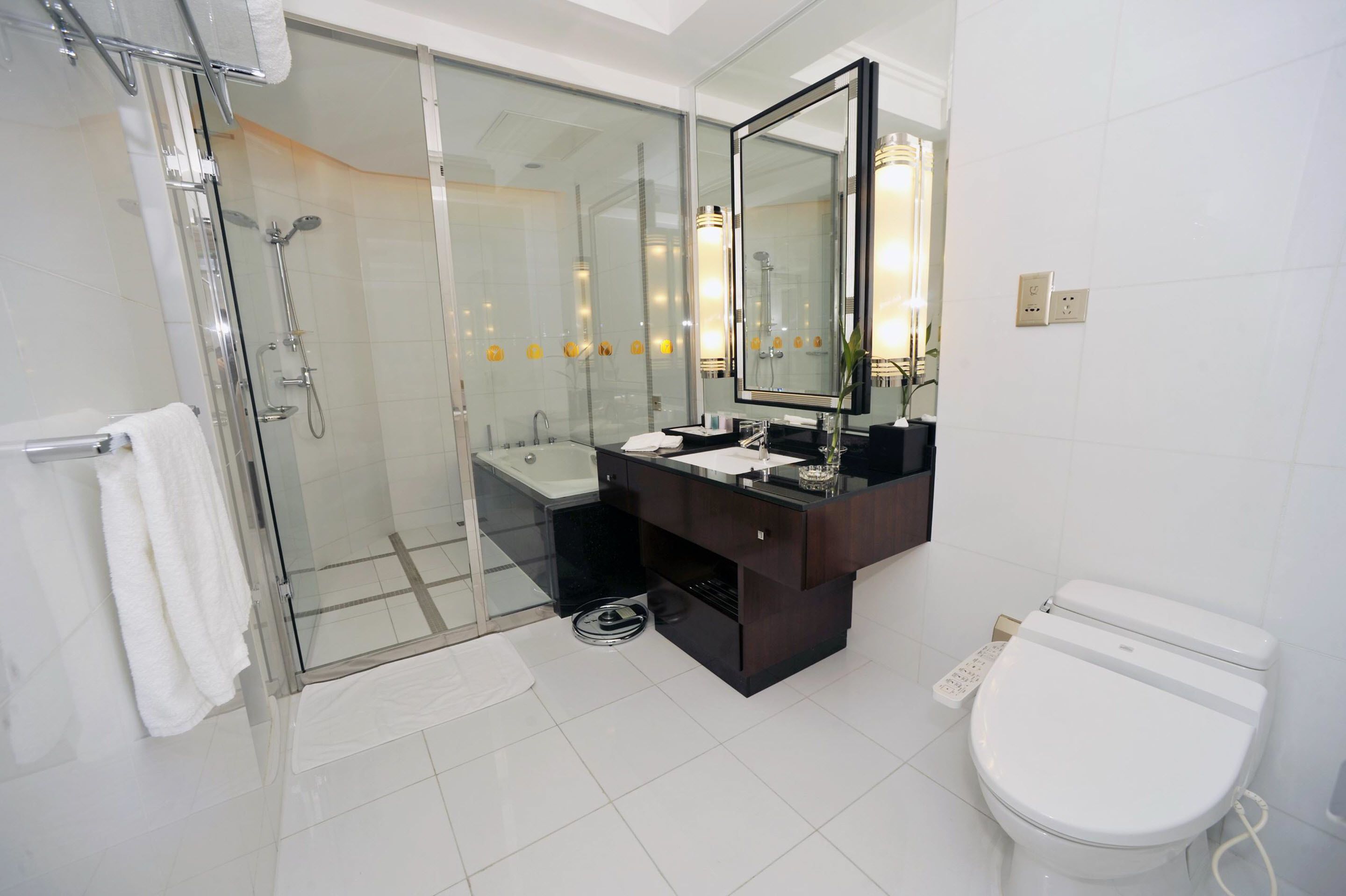 separate bathtub and shower, deep-soaking bathtub, free toiletries