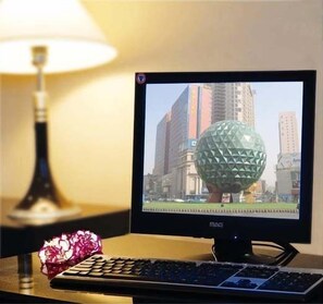In-room business centre - Gloria Plaza Hotel Dalian (Dalian)