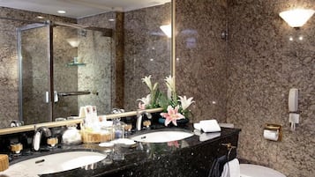 Combined shower/bathtub, hair dryer, bathrobes, slippers