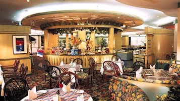 3 restaurantes; se sirven desayunos