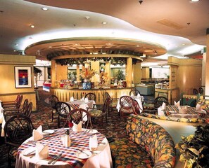 3 restaurantes; se sirven desayunos 