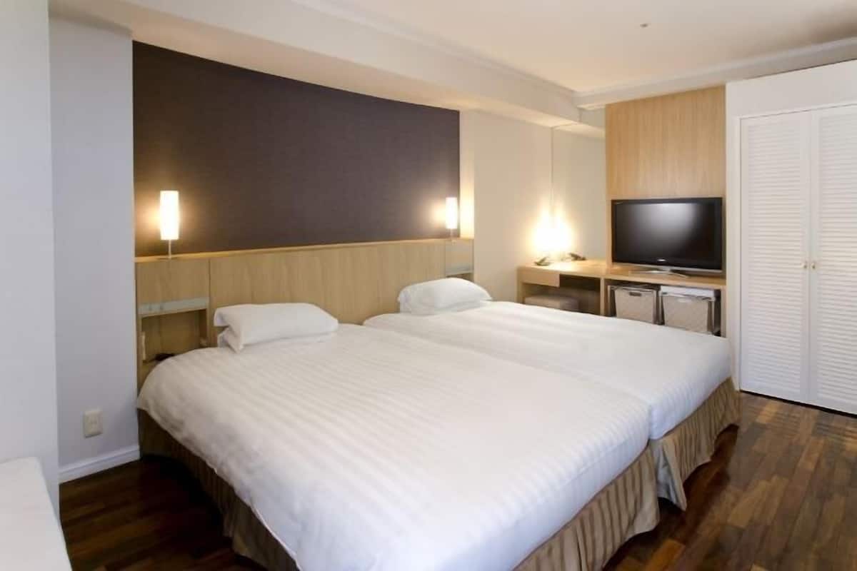1 chambre, coffres-forts dans les chambres, fer et planche à repasser
