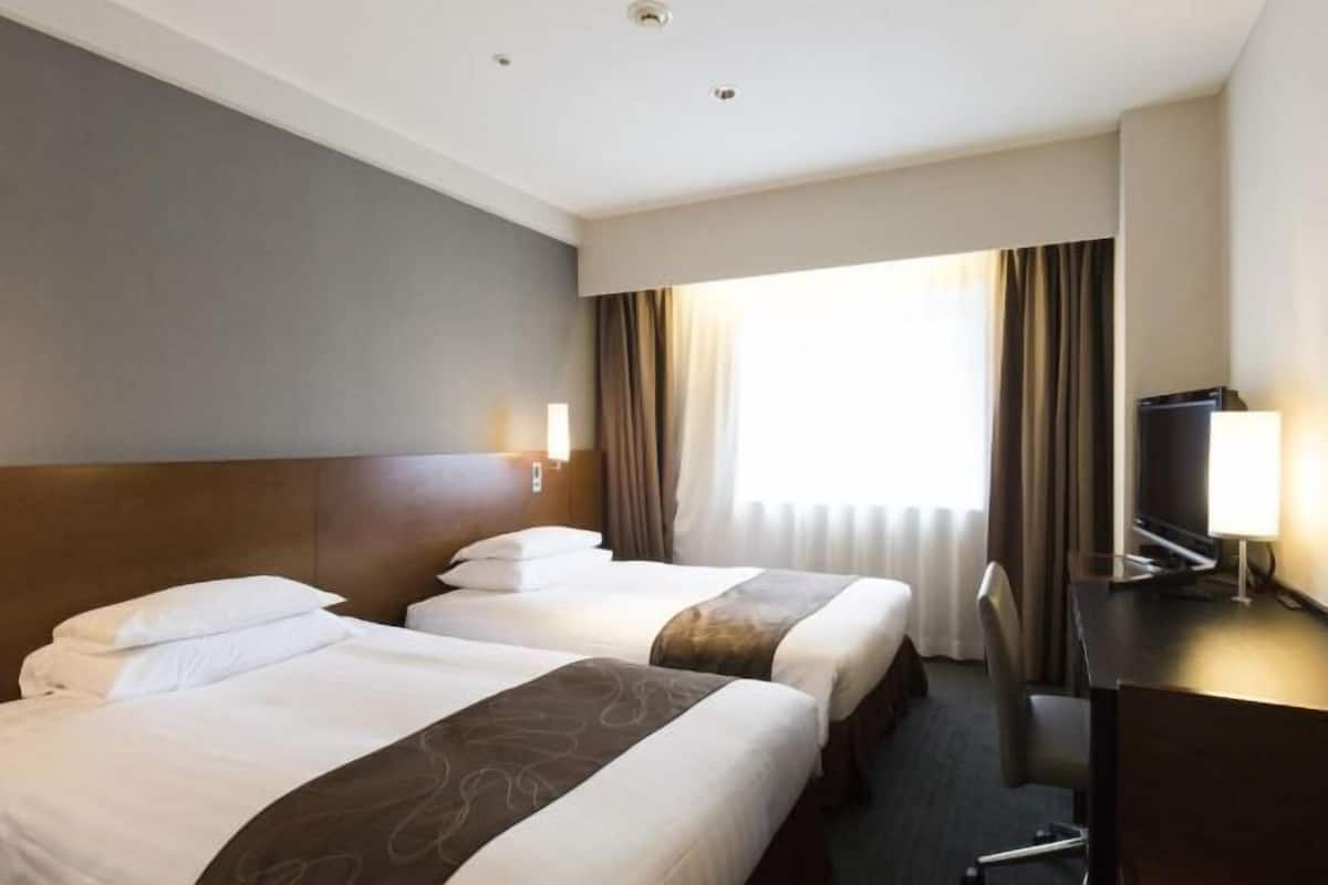 1 chambre, coffres-forts dans les chambres, fer et planche à repasser